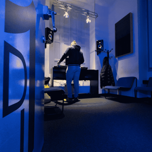 img3_DJ_ces